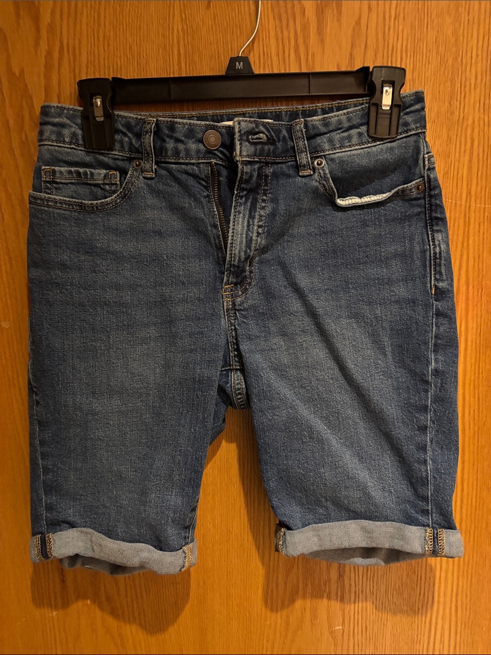 Amazon Essentials, Bermuda jean shorts
Size 2